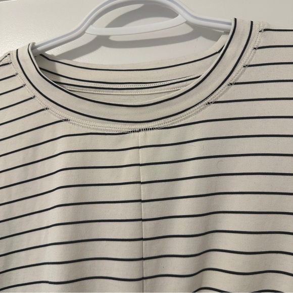 Old Navy Active Relaxed Breathe ON Twist- Hem Cropped Long Sleeve Top Size Large - Picture 4 of 11